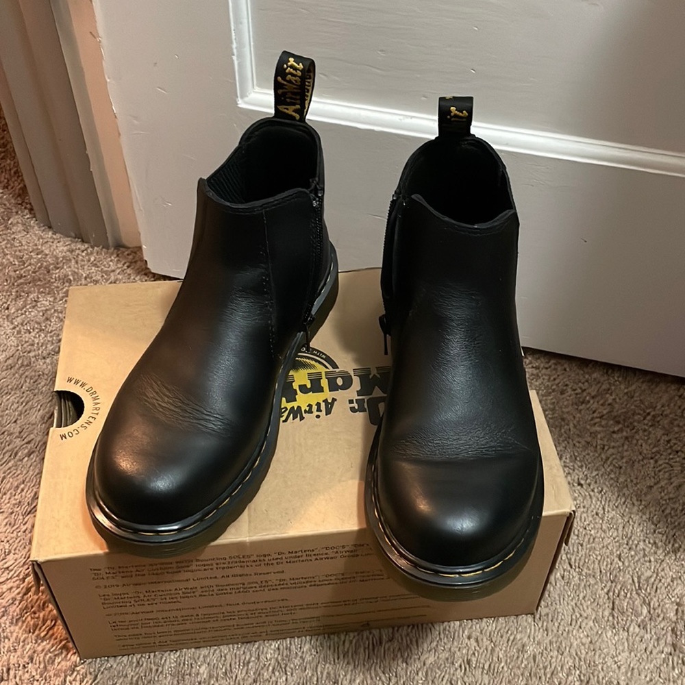 Doc Martin Unisex 2976 Chelsea Boots Size 6